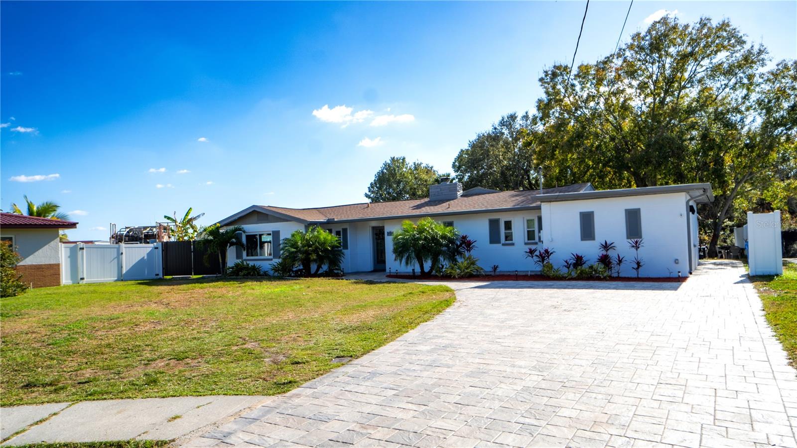 Listing photo id 1 for 5101 Vinson Drive