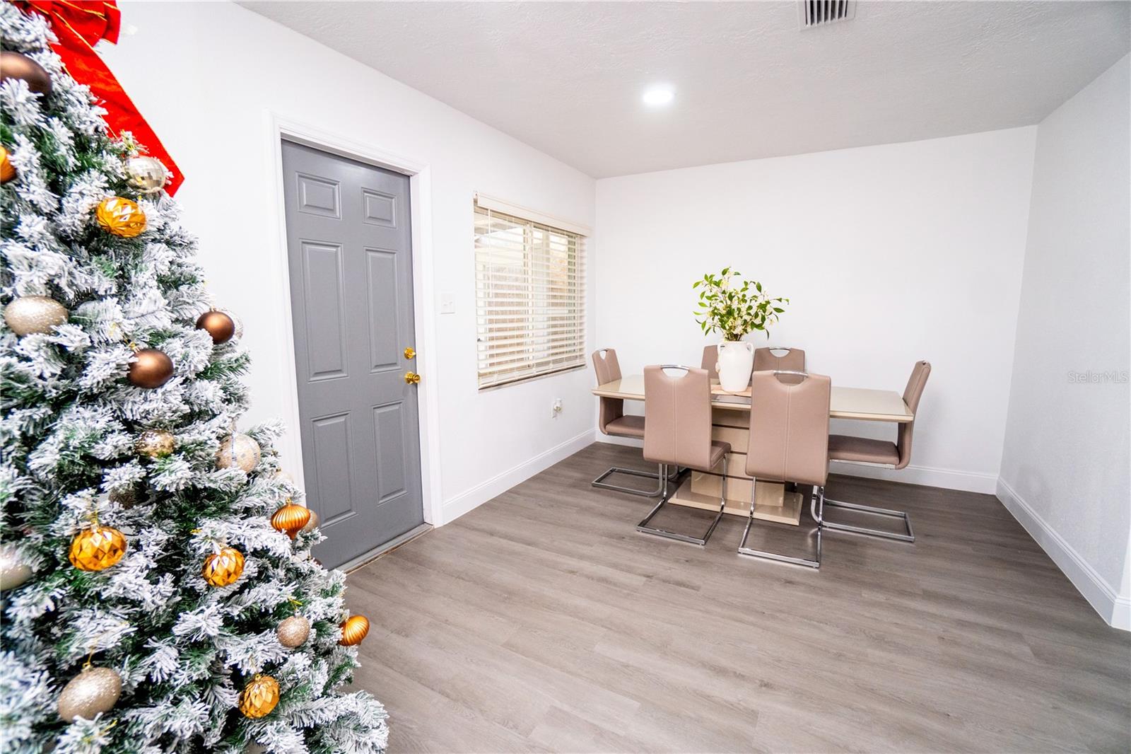 Listing photo id 30 for 5101 Vinson Drive