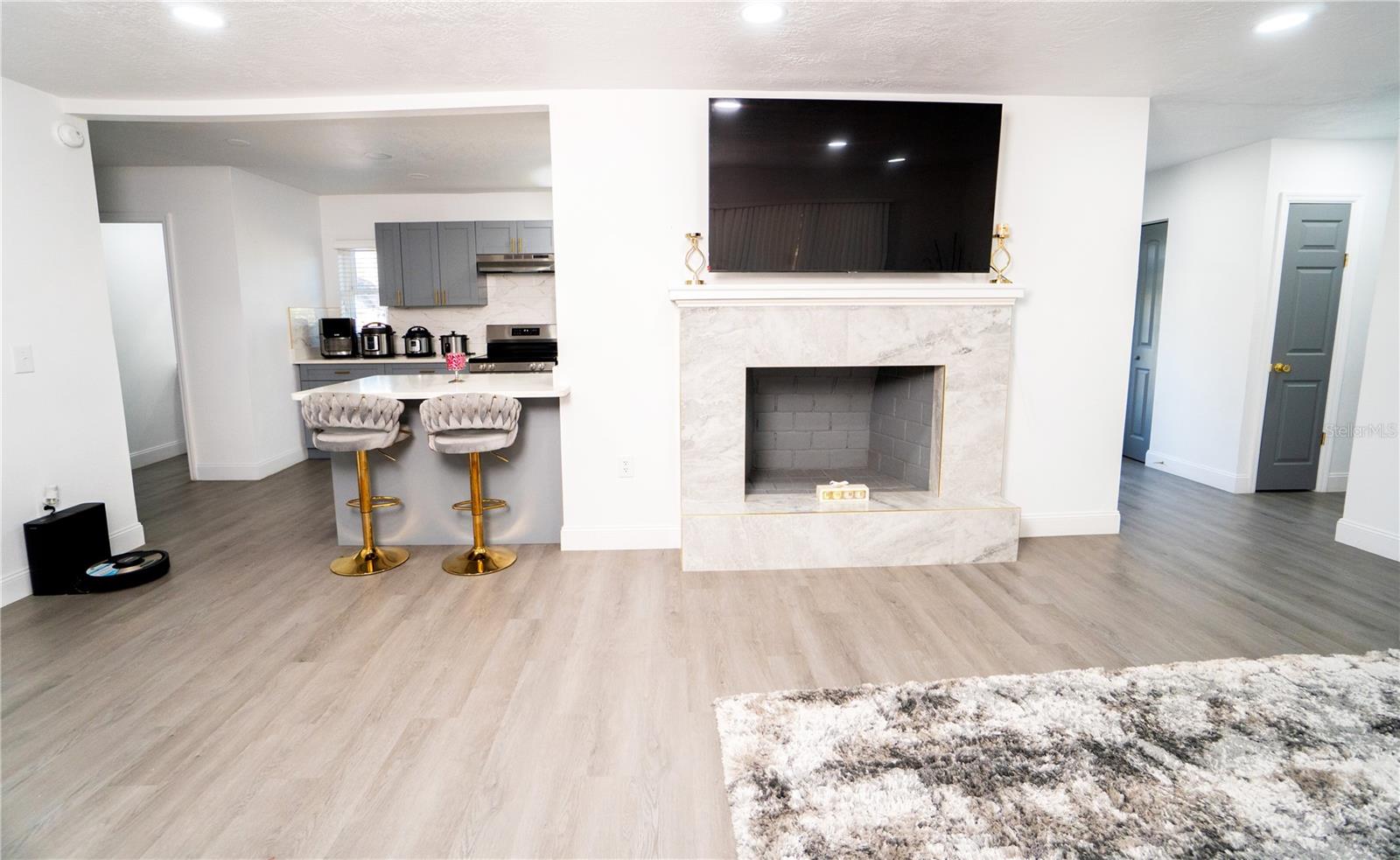 Listing photo id 31 for 5101 Vinson Drive