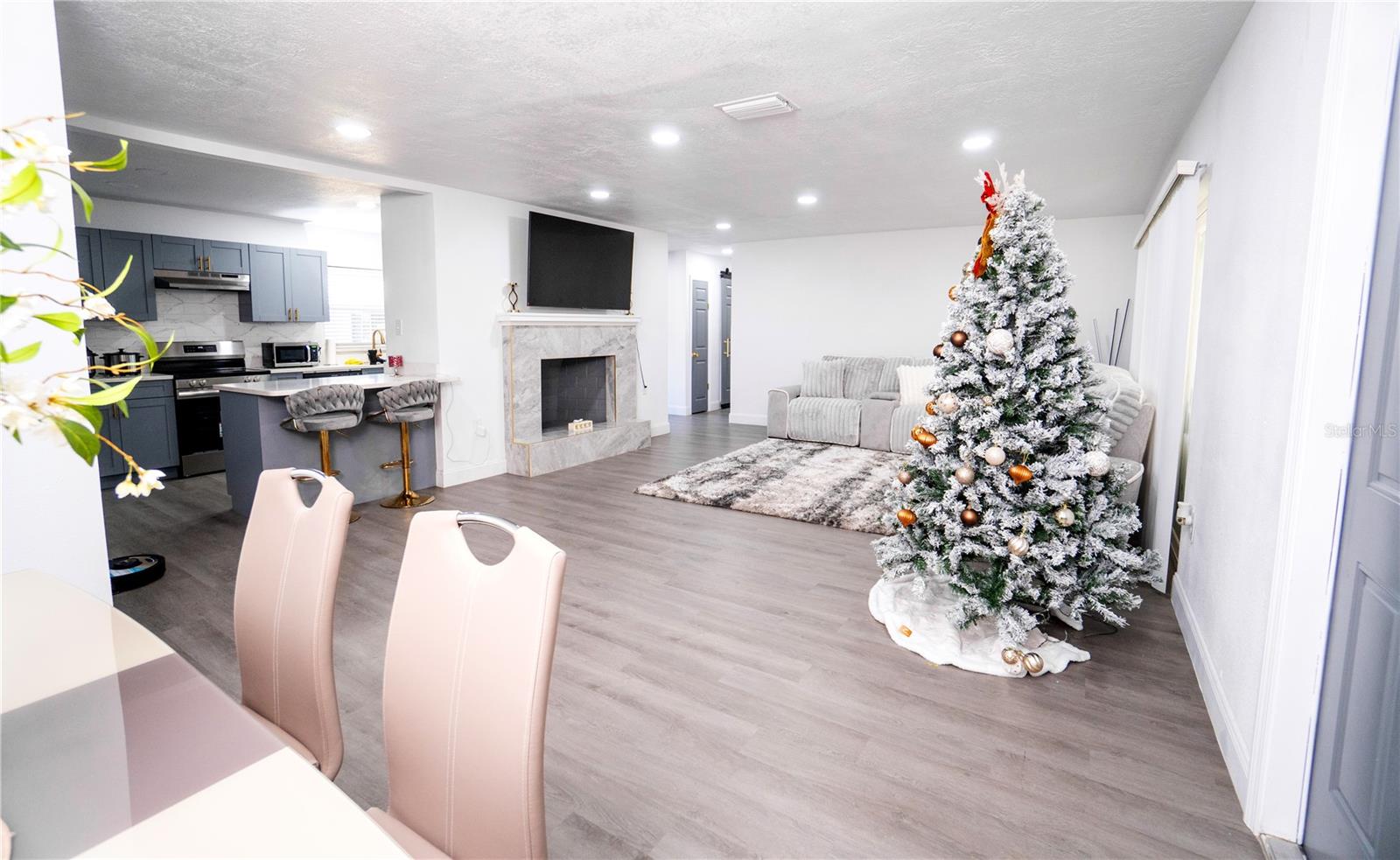 Listing photo id 35 for 5101 Vinson Drive