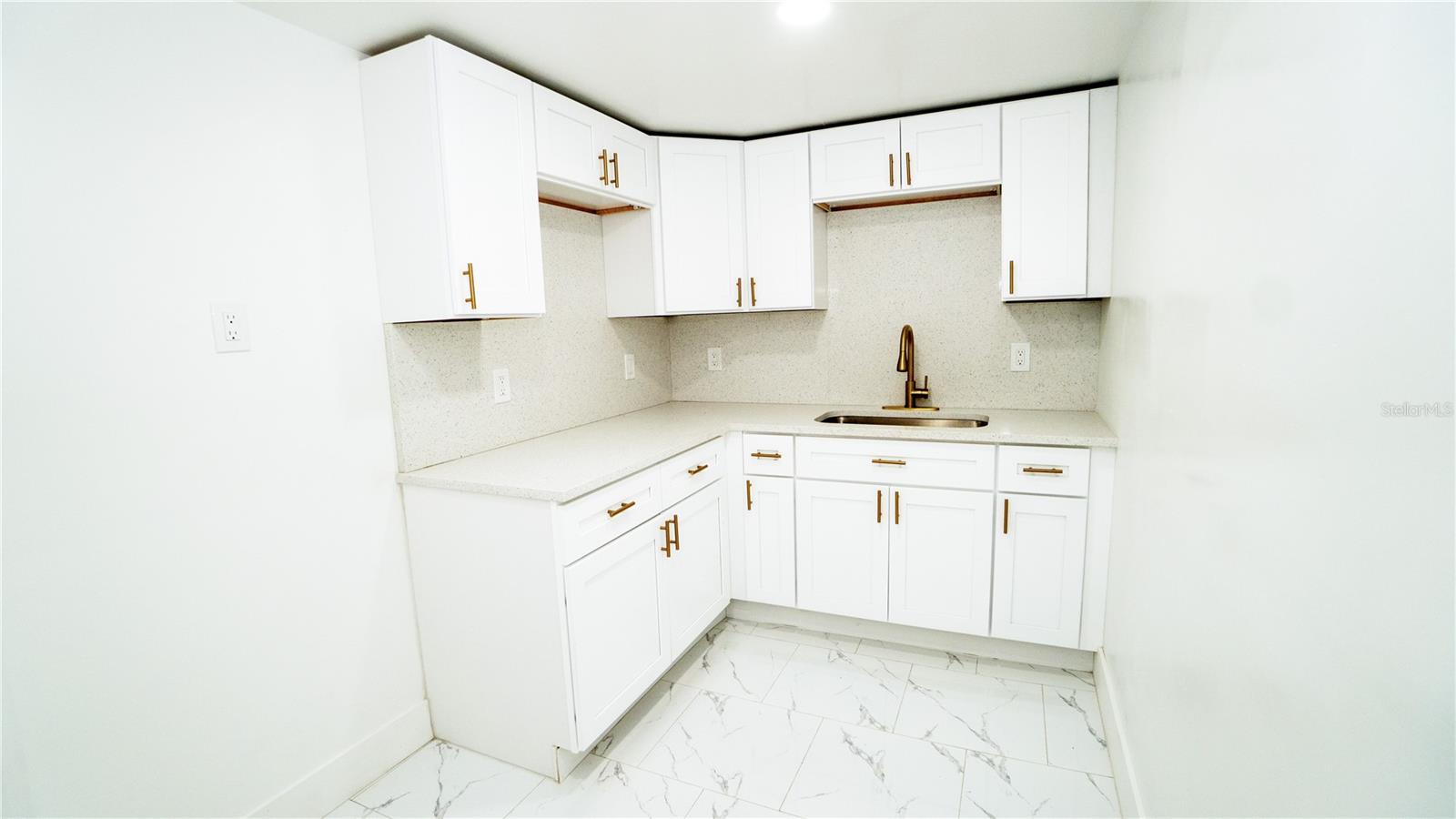 Listing photo id 36 for 5101 Vinson Drive