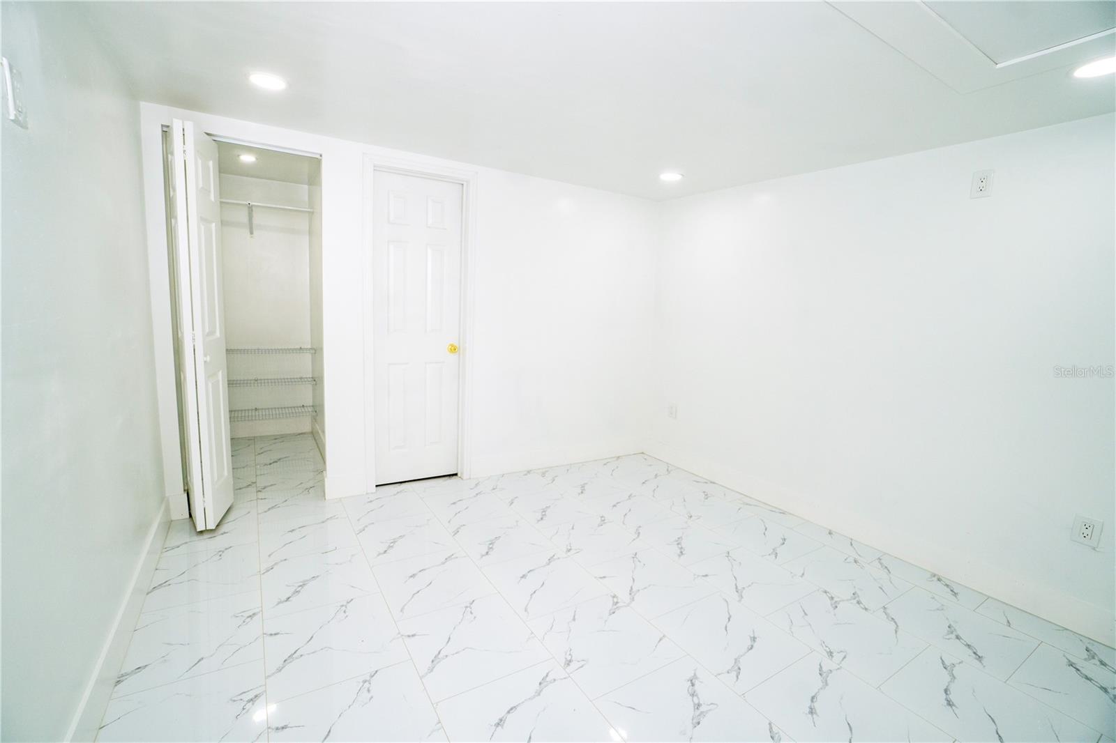 Listing photo id 38 for 5101 Vinson Drive