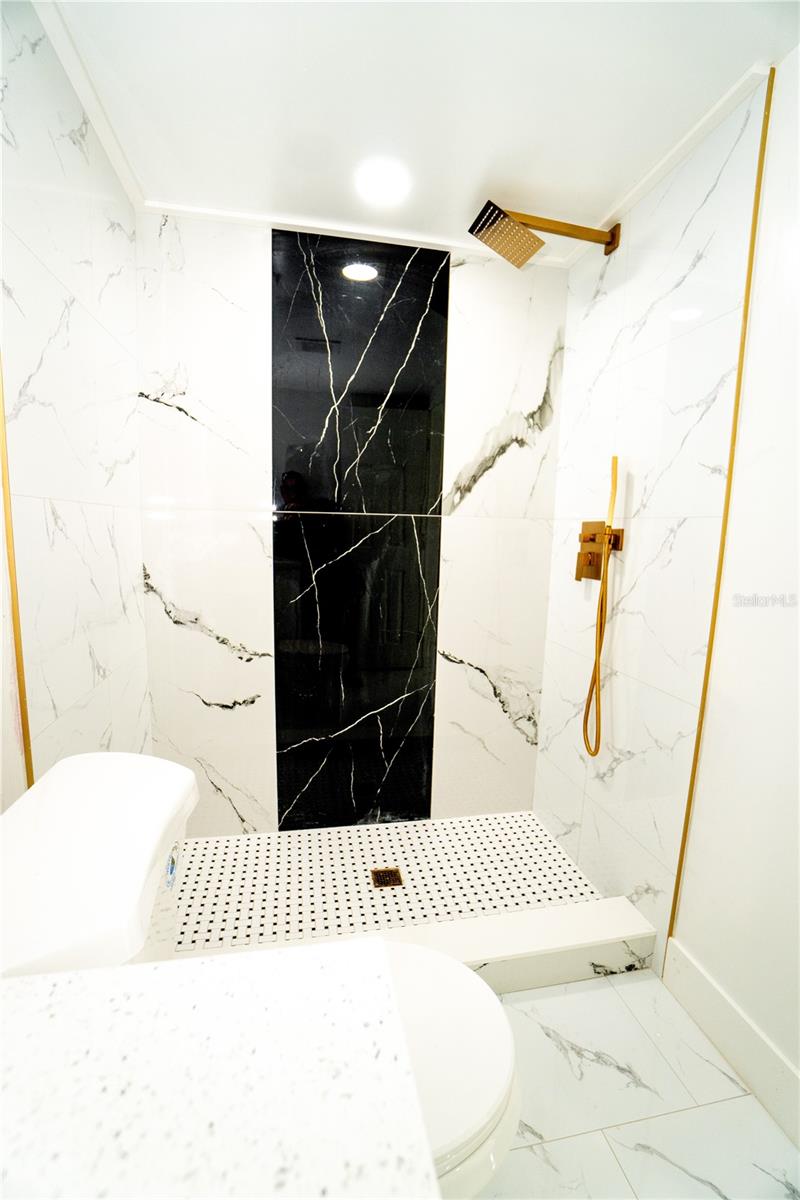 Listing photo id 39 for 5101 Vinson Drive