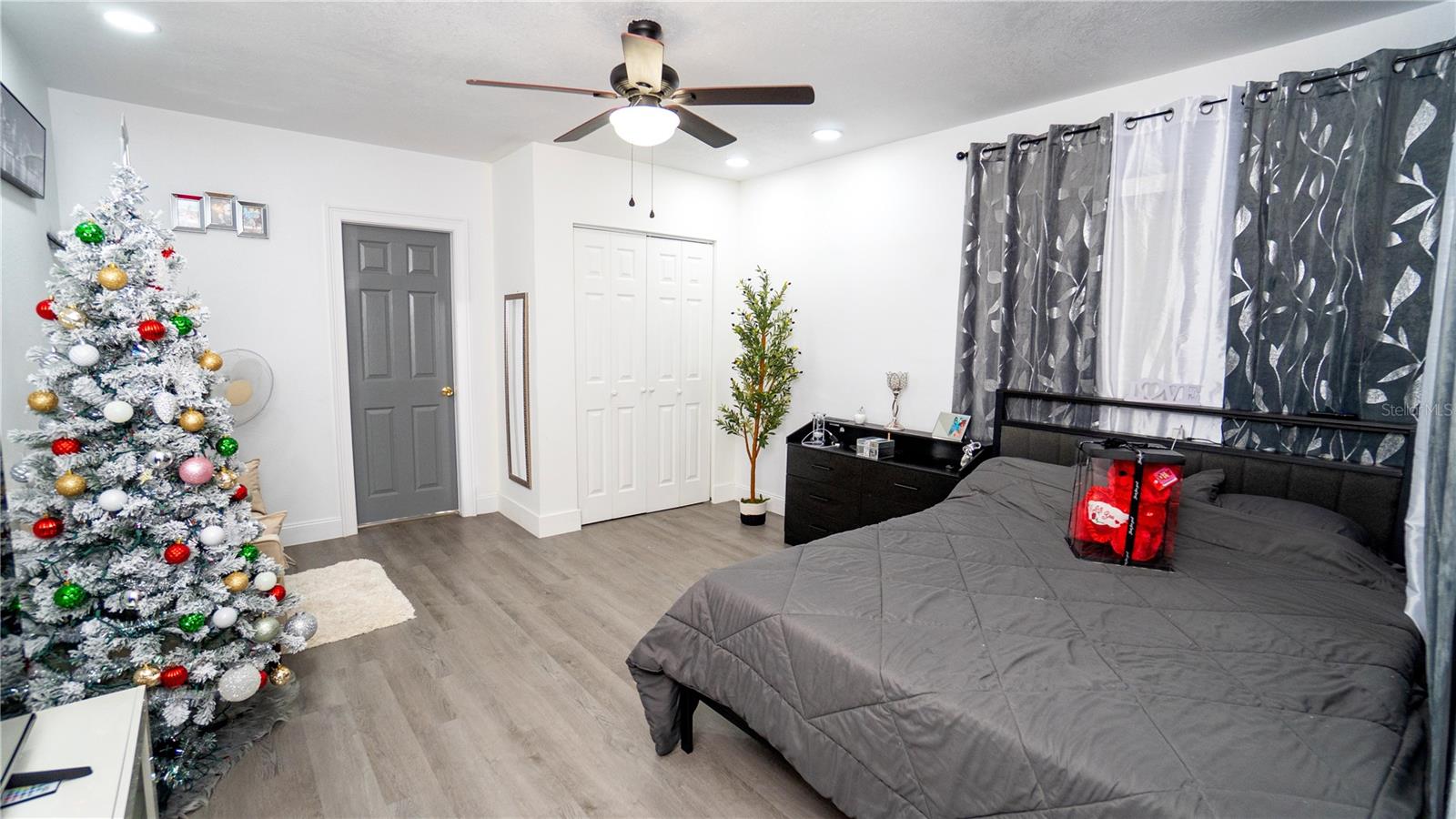 Listing photo id 45 for 5101 Vinson Drive