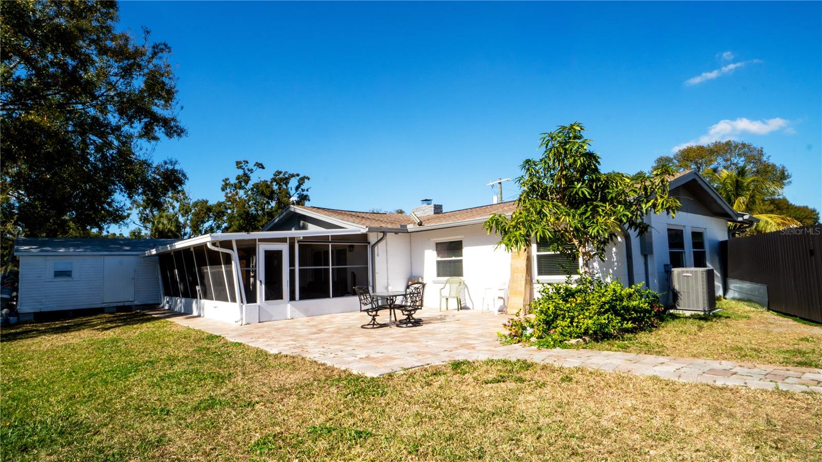 Listing photo id 7 for 5101 Vinson Drive