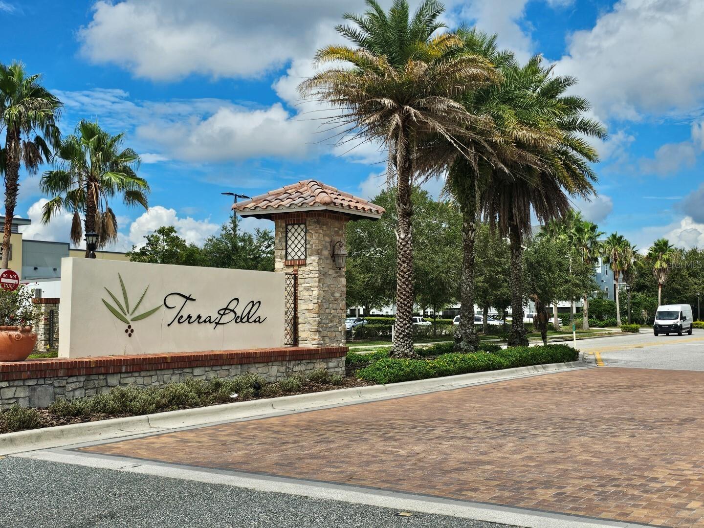 Listing photo id 8 for 2833 Calvano Drive