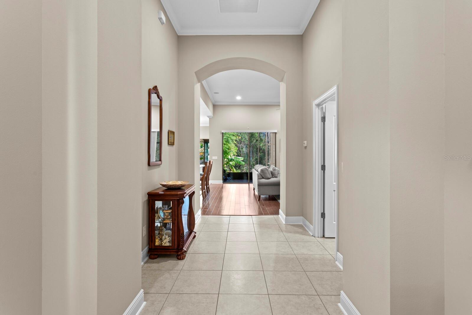 Listing photo id 14 for 2833 Calvano Drive