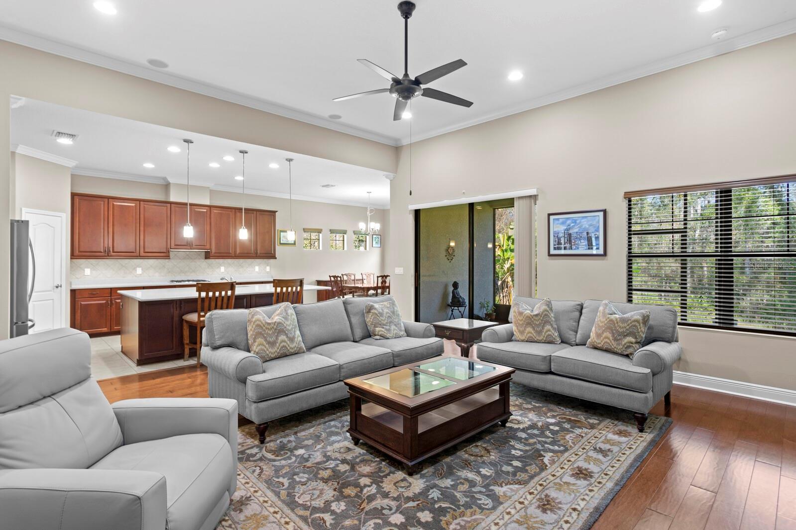 Listing photo id 17 for 2833 Calvano Drive