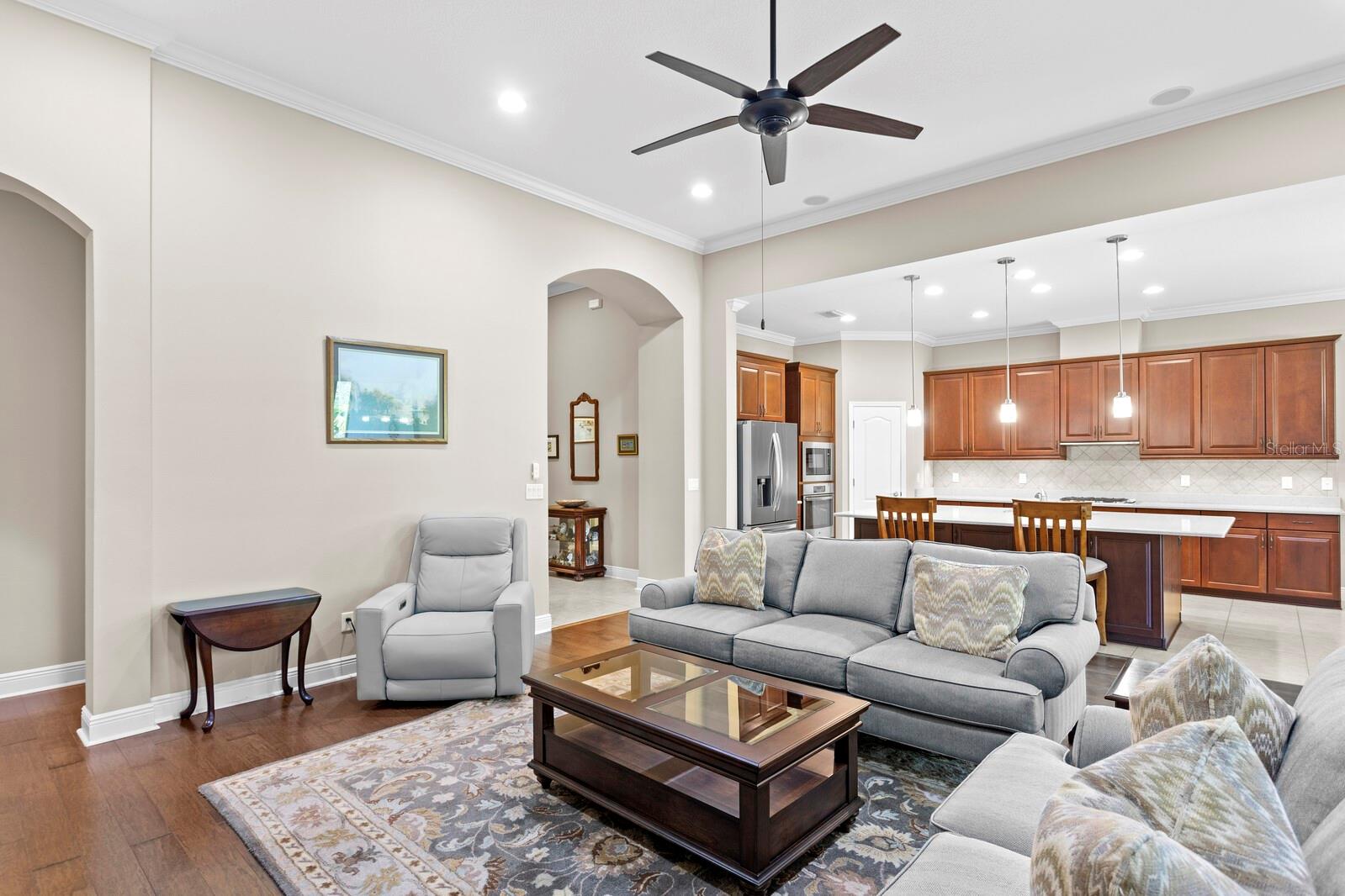 Listing photo id 18 for 2833 Calvano Drive