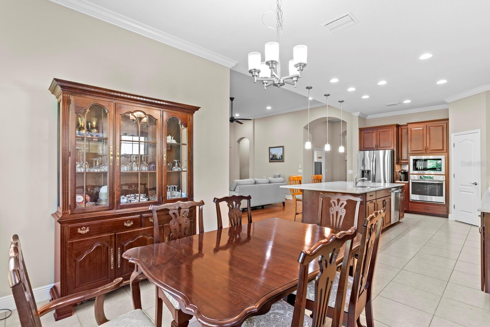 Listing photo id 19 for 2833 Calvano Drive