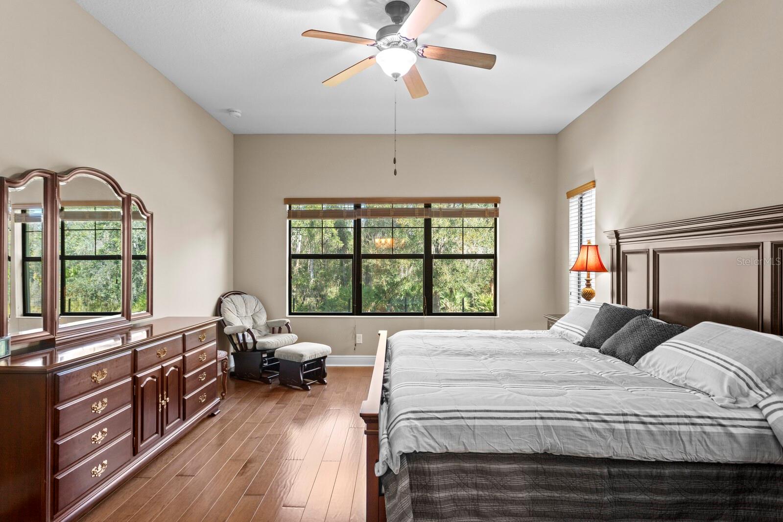 Listing photo id 24 for 2833 Calvano Drive