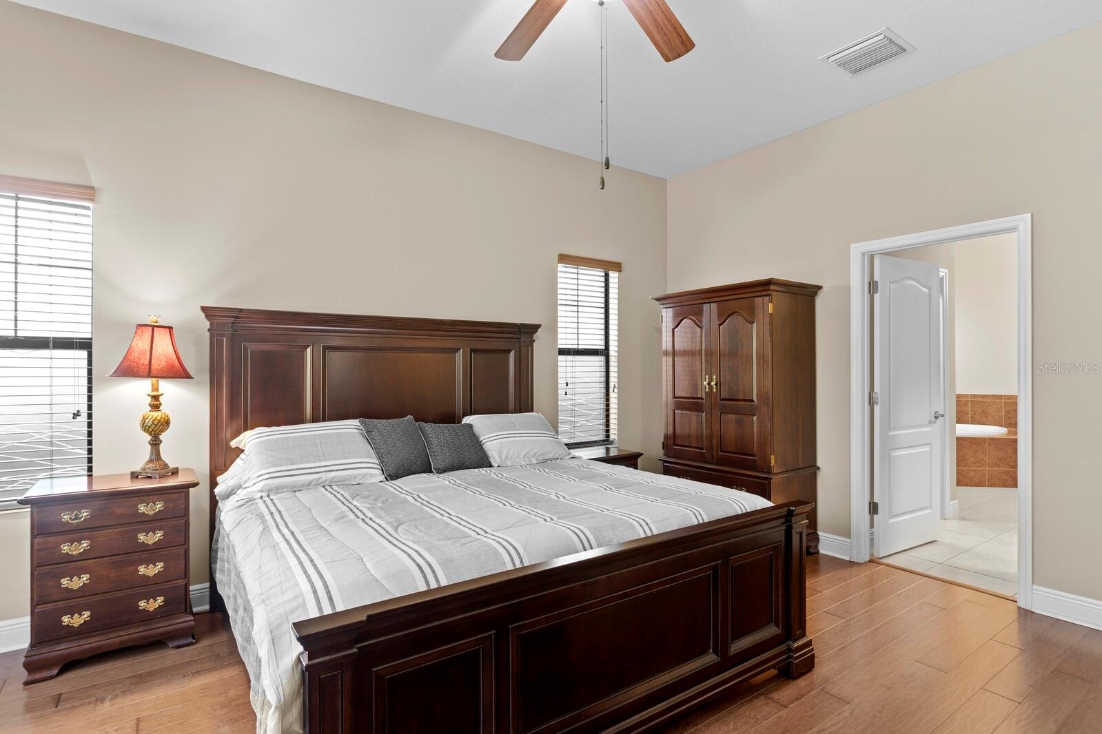 Listing photo id 25 for 2833 Calvano Drive