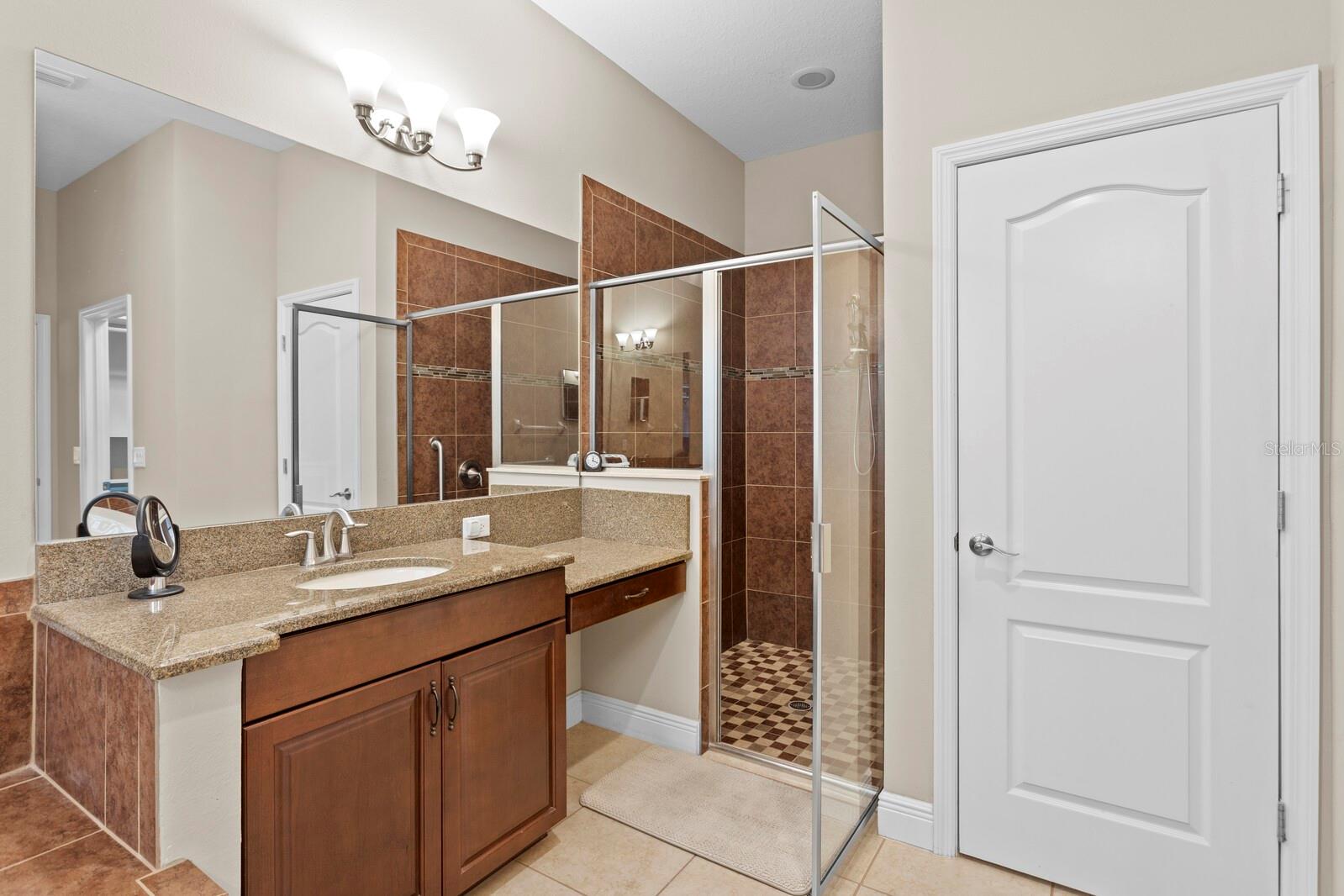 Listing photo id 26 for 2833 Calvano Drive