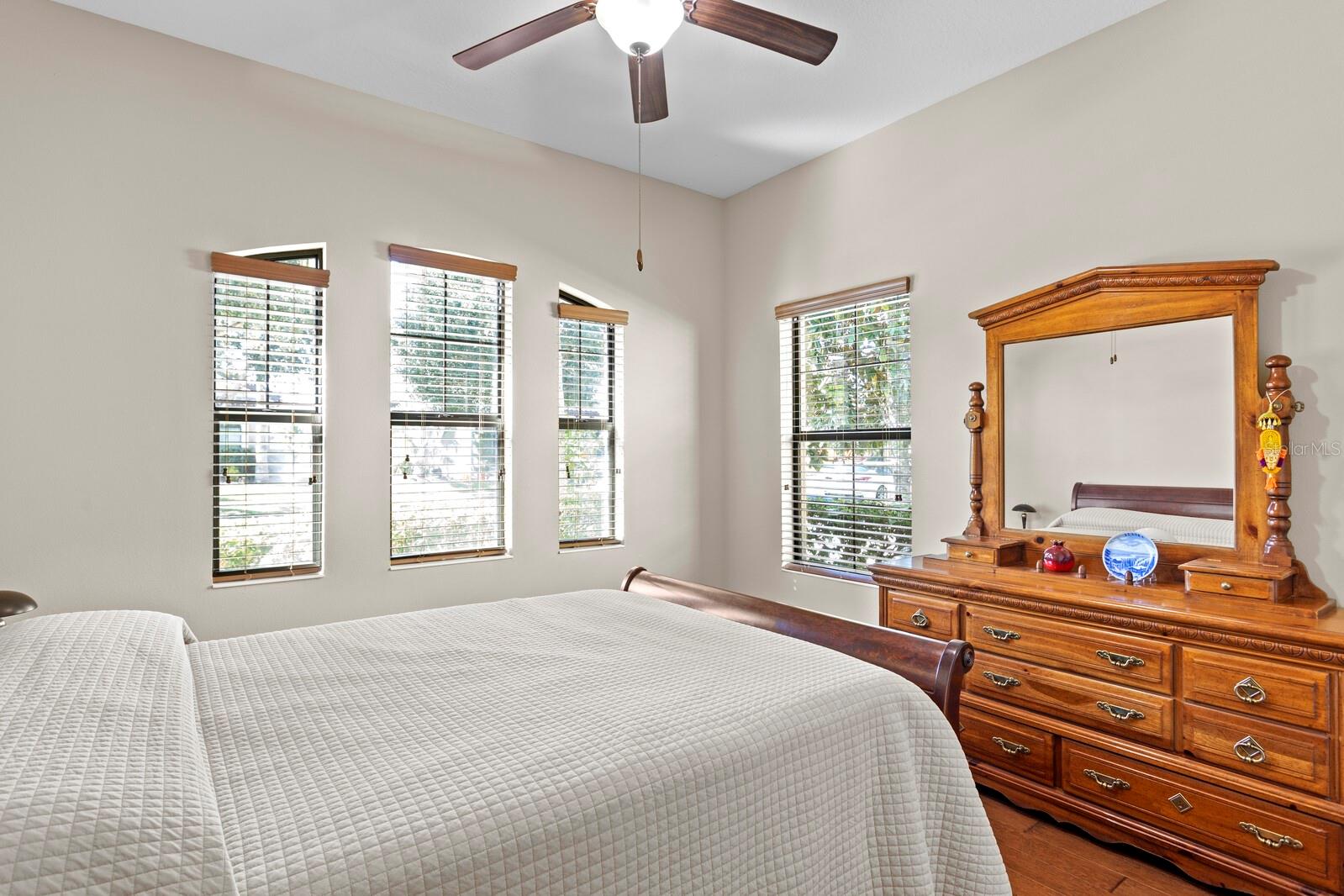 Listing photo id 29 for 2833 Calvano Drive