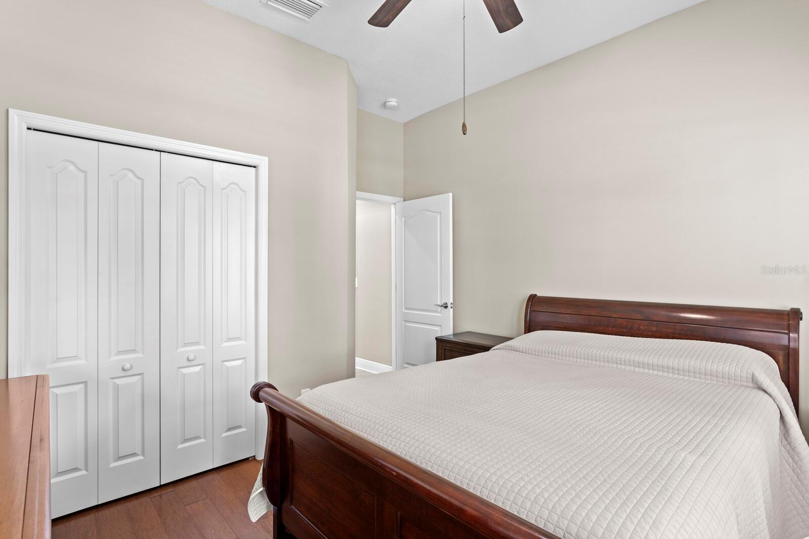 Listing photo id 30 for 2833 Calvano Drive