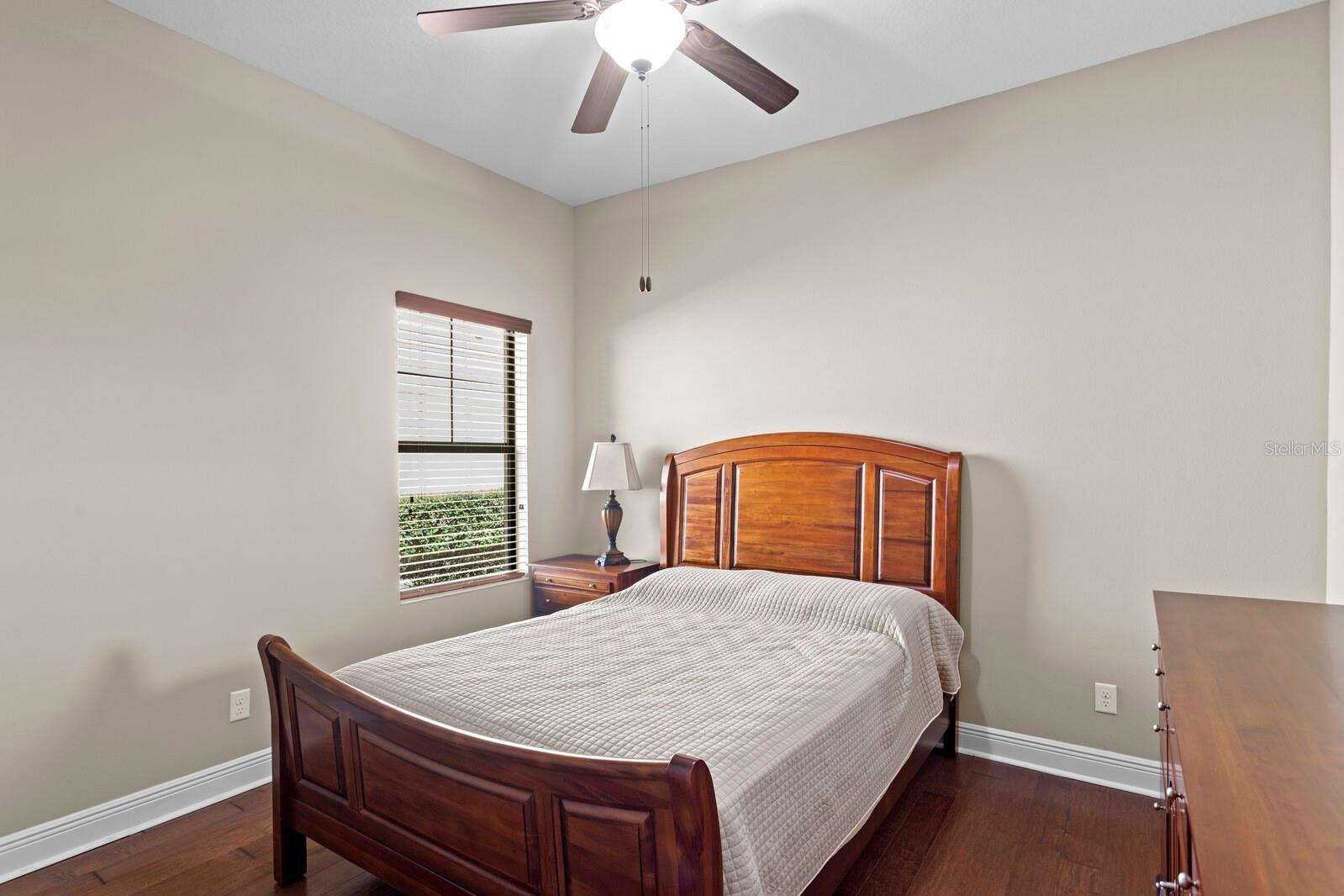 Listing photo id 31 for 2833 Calvano Drive