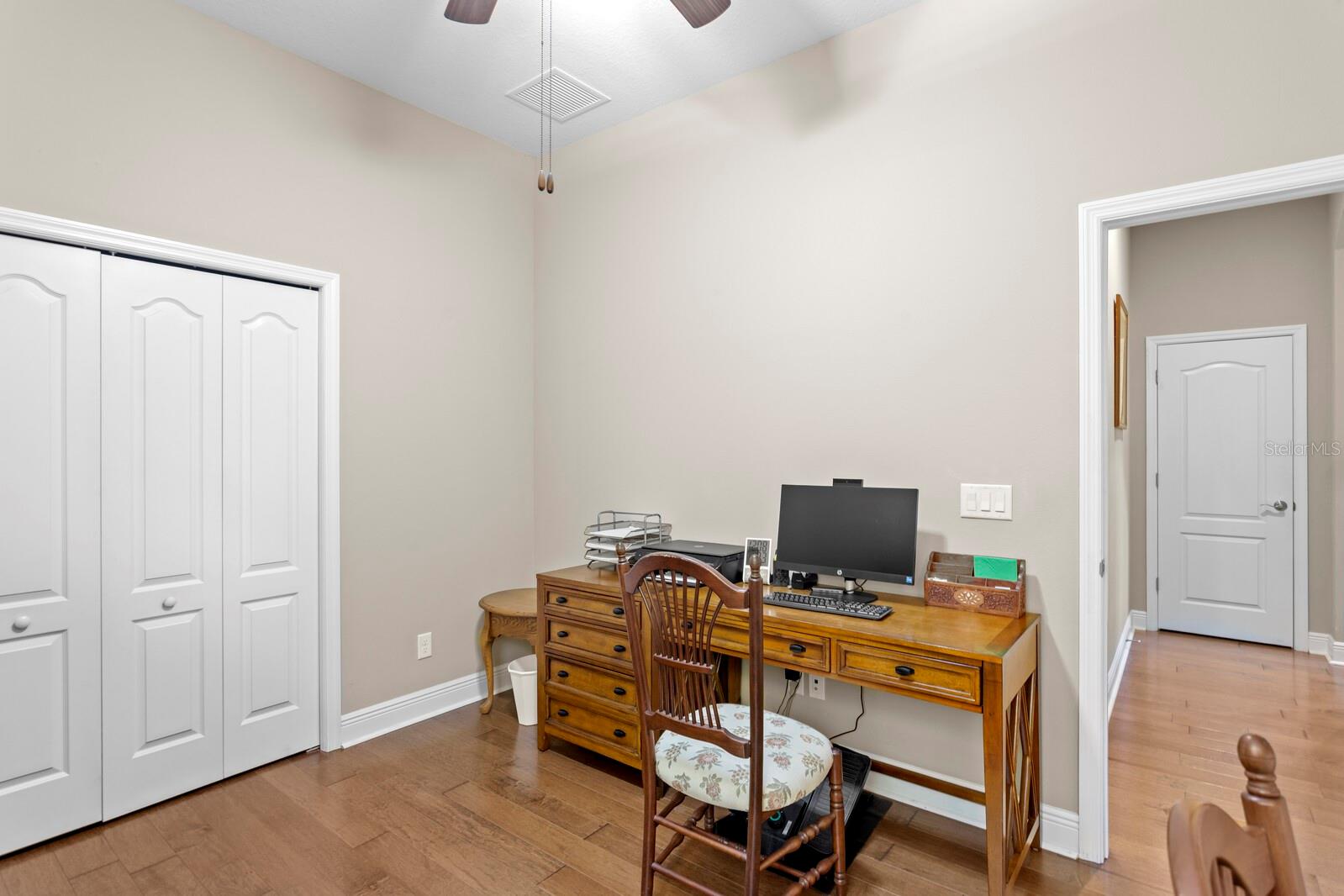 Listing photo id 35 for 2833 Calvano Drive