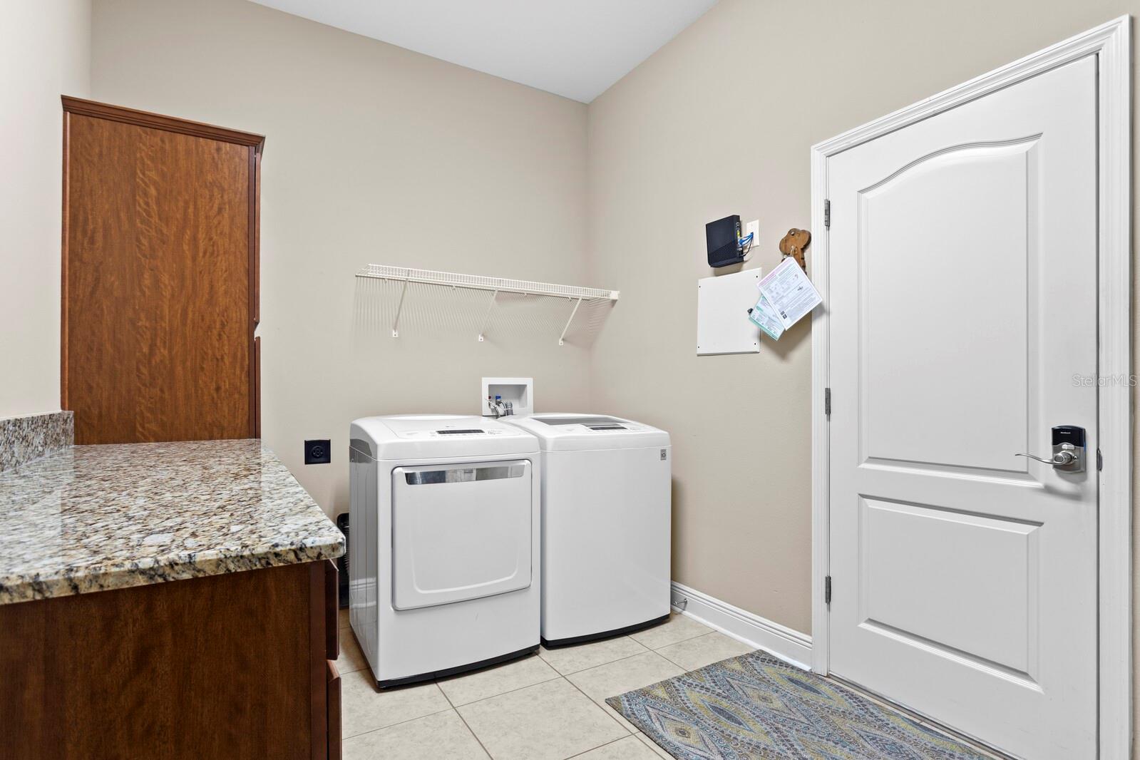 Listing photo id 37 for 2833 Calvano Drive