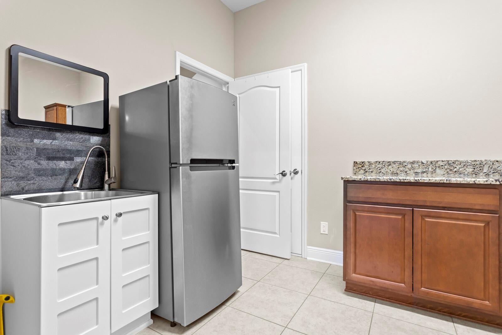 Listing photo id 38 for 2833 Calvano Drive