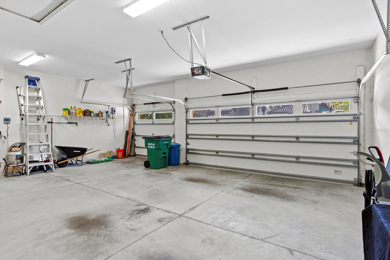 Listing photo id 39 for 2833 Calvano Drive