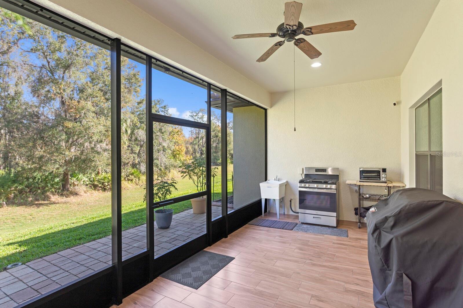 Listing photo id 40 for 2833 Calvano Drive