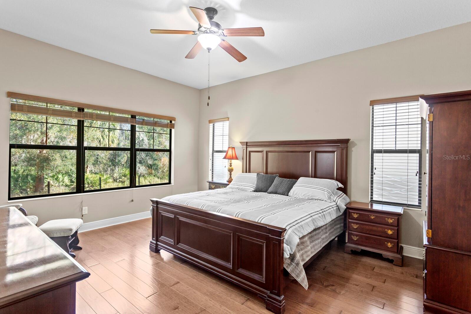 Listing photo id 3 for 2833 Calvano Drive