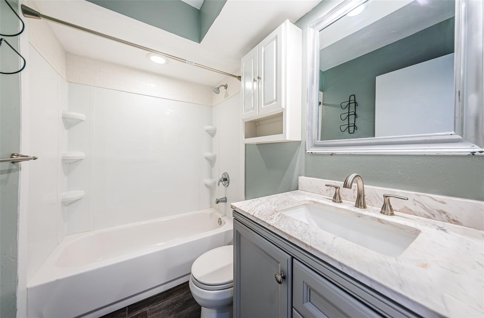 Image 32 of 84 For 200 Meres Boulevard 21