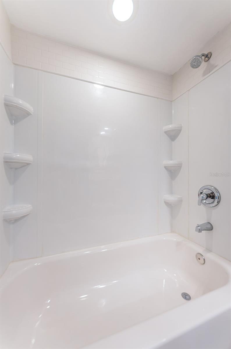 Image 33 of 84 For 200 Meres Boulevard 21