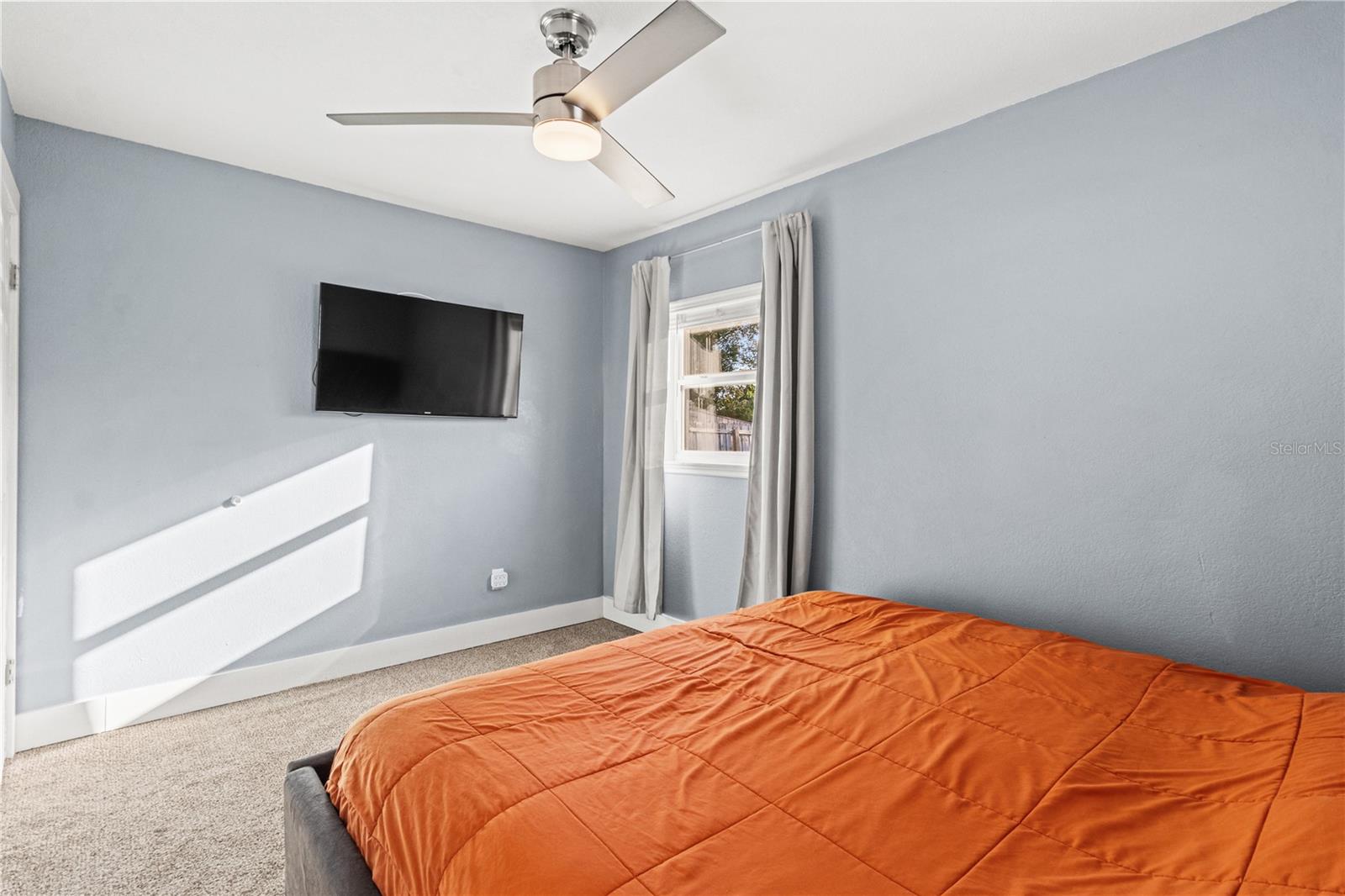 Listing photo id 14 for 6903 Travis Boulevard