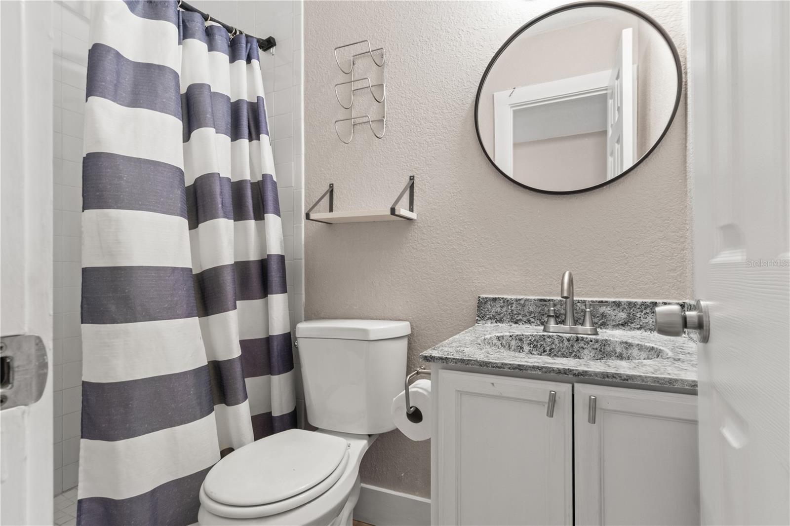 Listing photo id 19 for 6903 Travis Boulevard