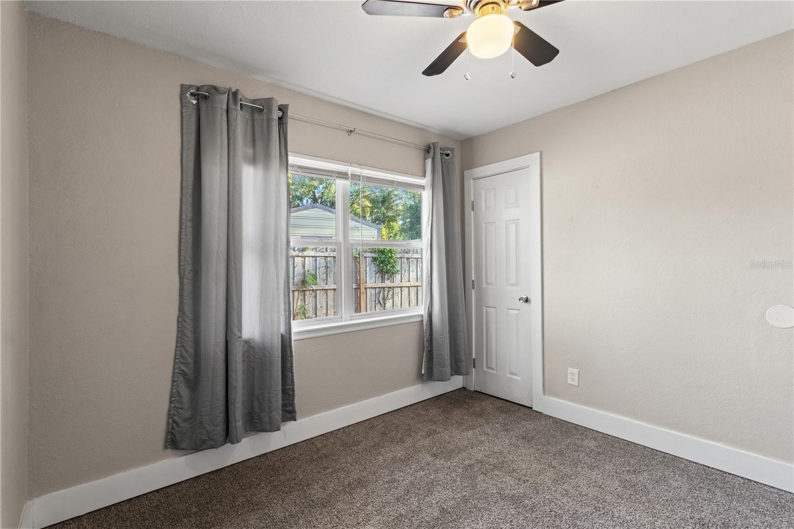 Listing photo id 20 for 6903 Travis Boulevard