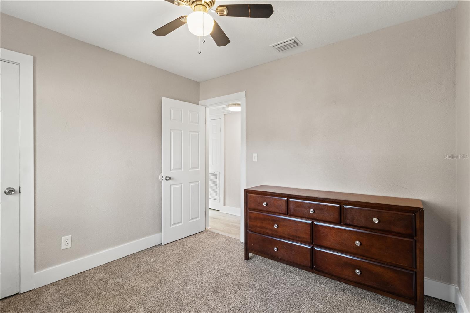 Listing photo id 21 for 6903 Travis Boulevard