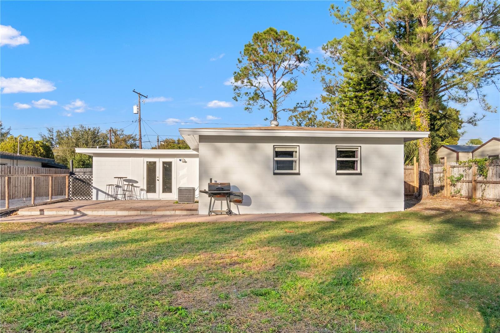 Listing photo id 24 for 6903 Travis Boulevard