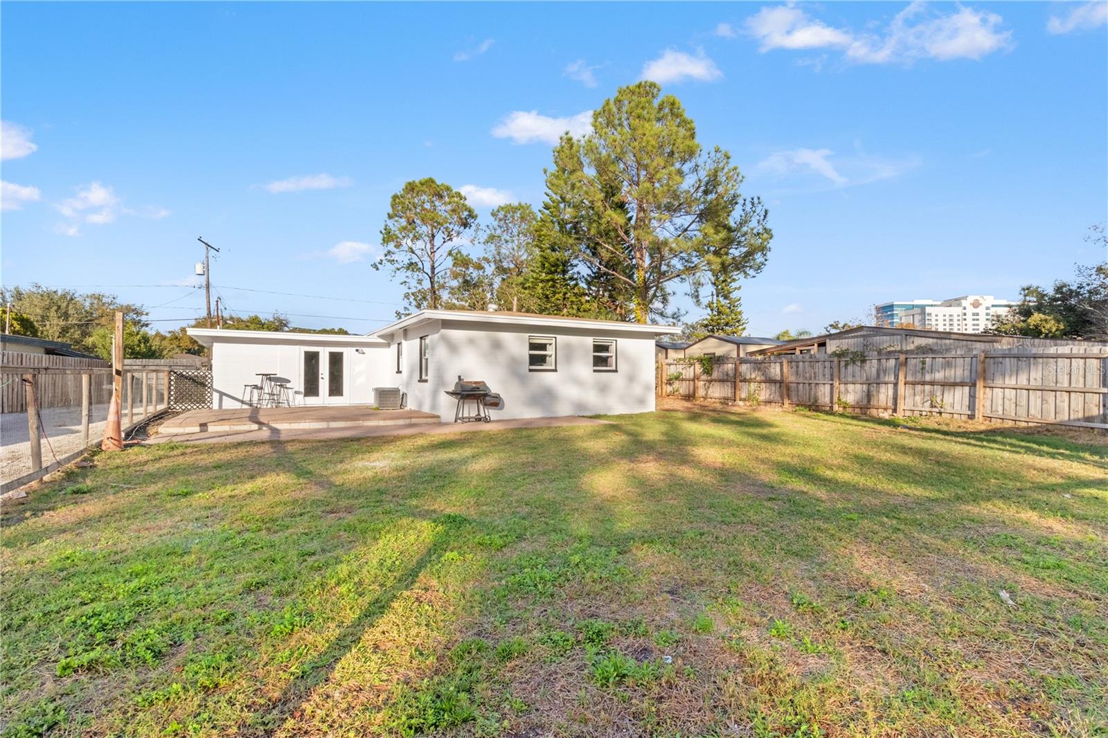 Listing photo id 25 for 6903 Travis Boulevard