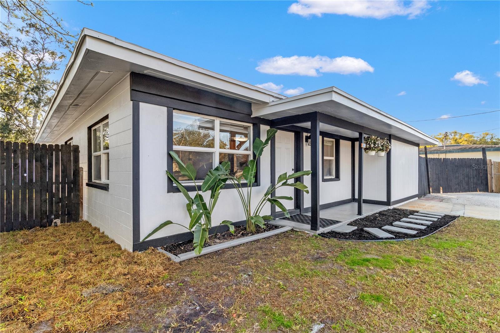 Listing photo id 1 for 6903 Travis Boulevard