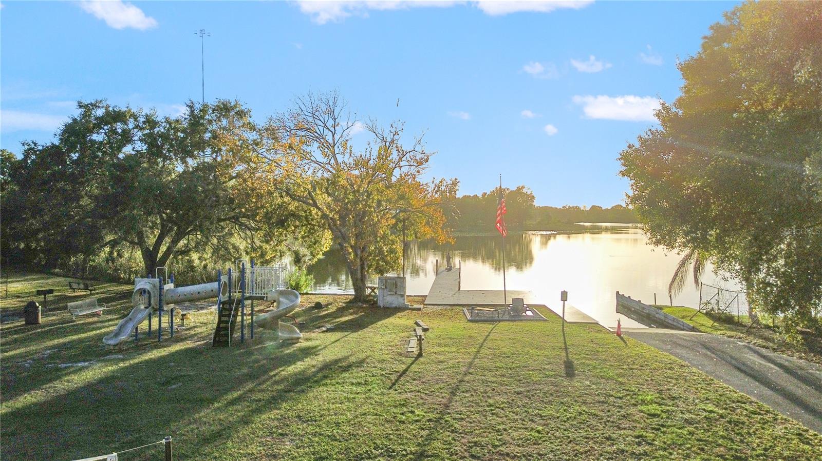 Listing photo id 33 for 6903 Travis Boulevard