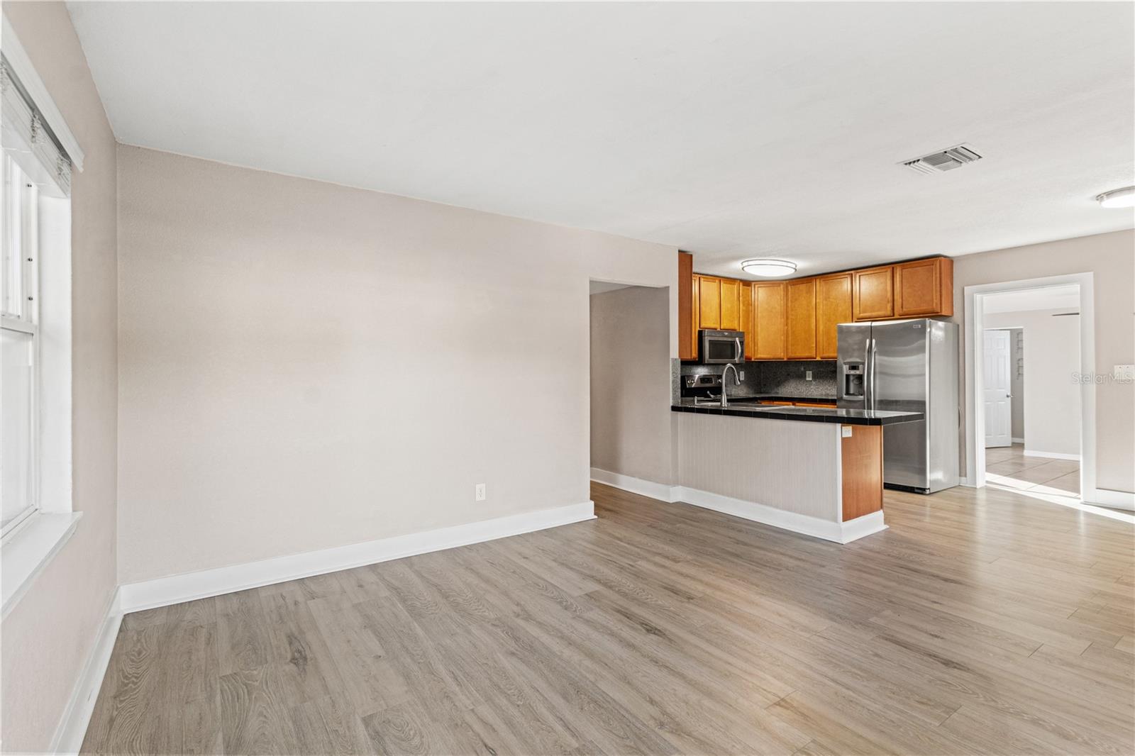 Listing photo id 3 for 6903 Travis Boulevard