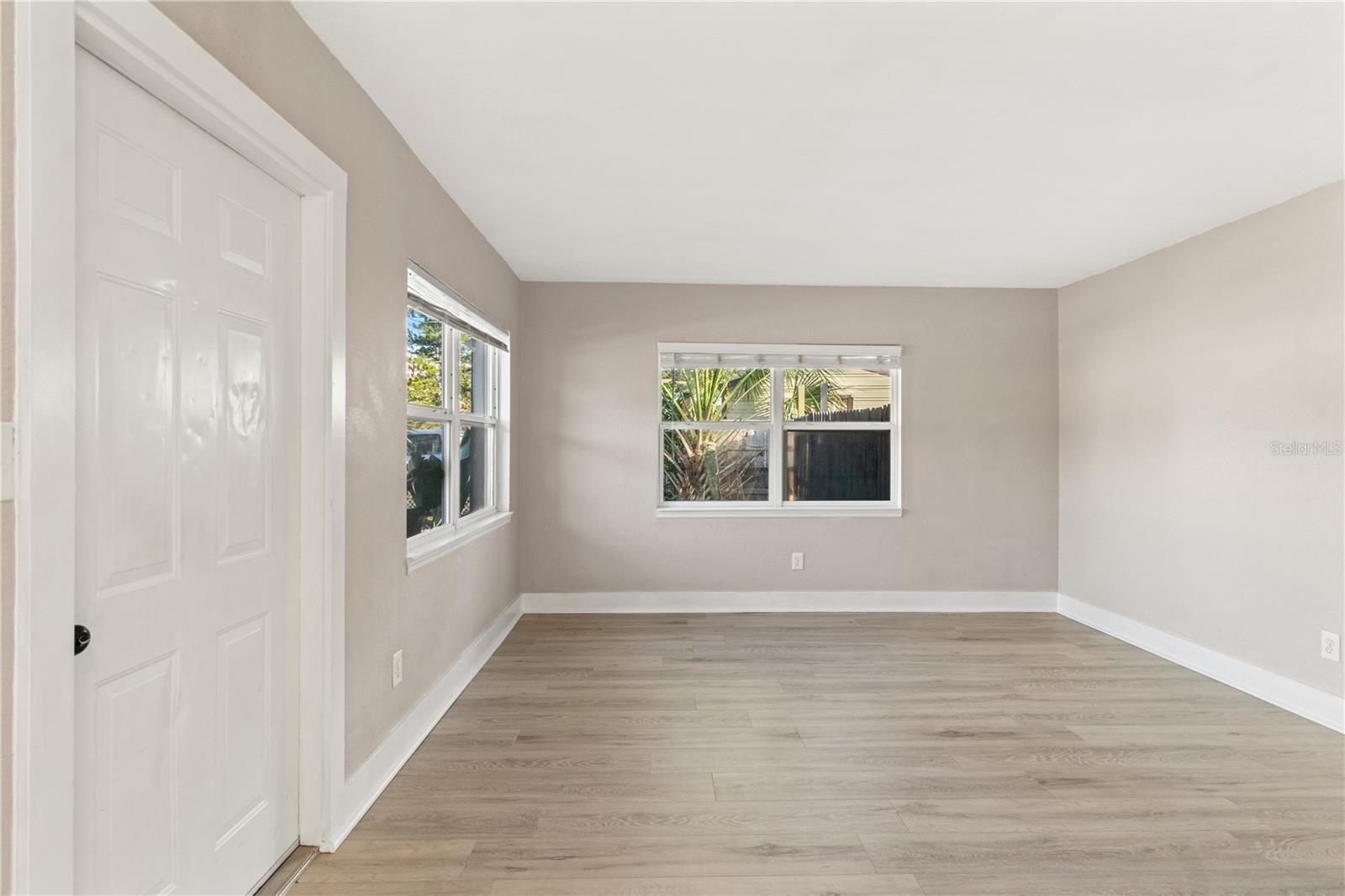 Listing photo id 4 for 6903 Travis Boulevard