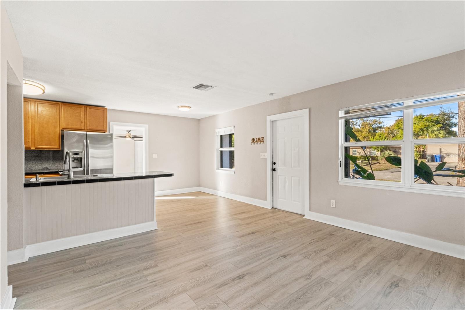 Listing photo id 5 for 6903 Travis Boulevard