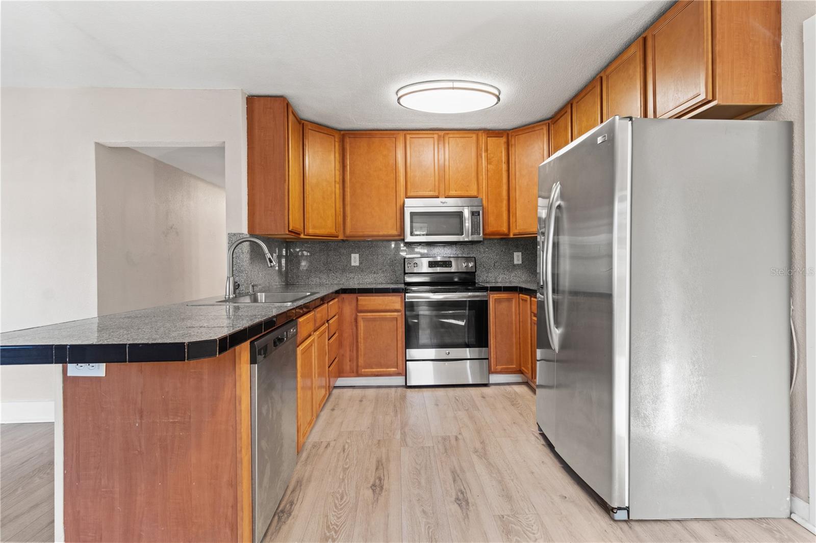 Listing photo id 6 for 6903 Travis Boulevard