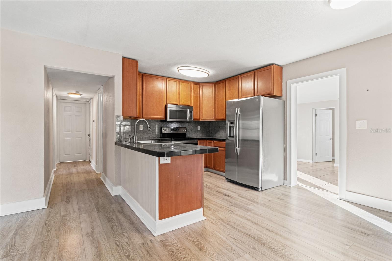 Listing photo id 7 for 6903 Travis Boulevard