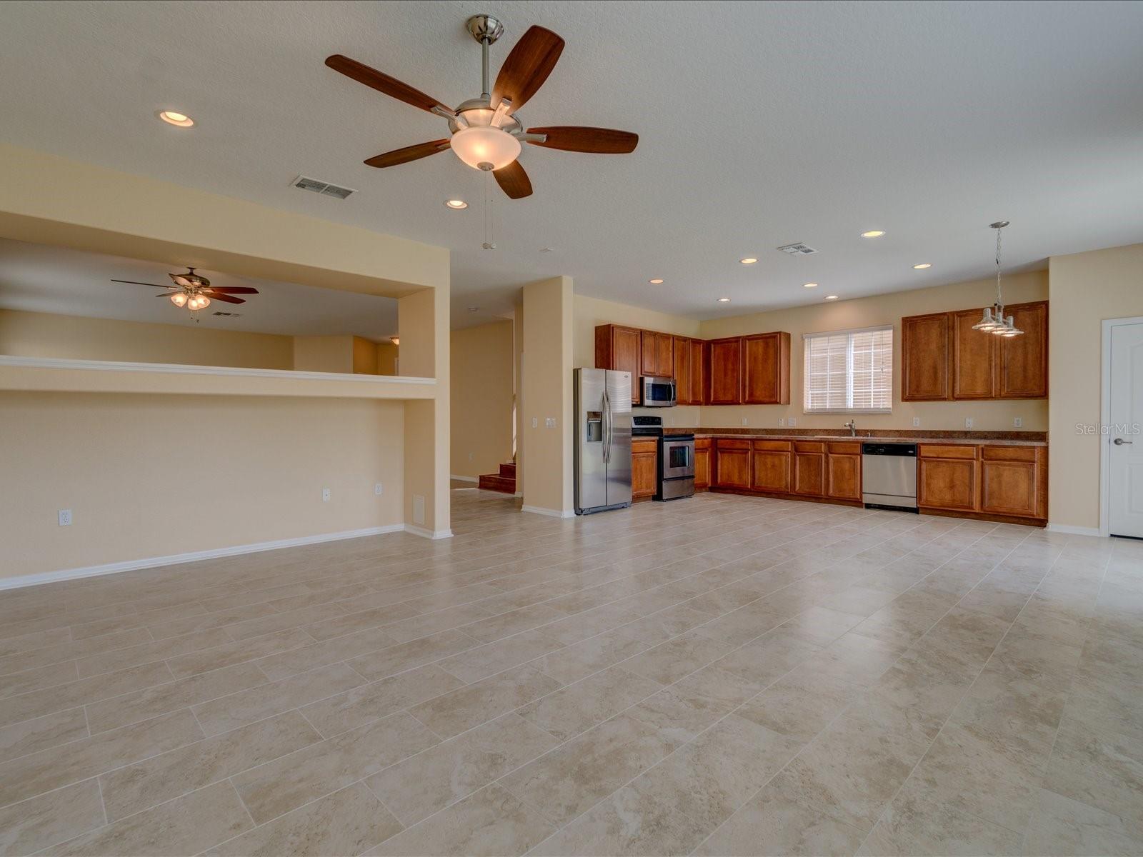 Image 12 of 30 For 17552 Queensland Street