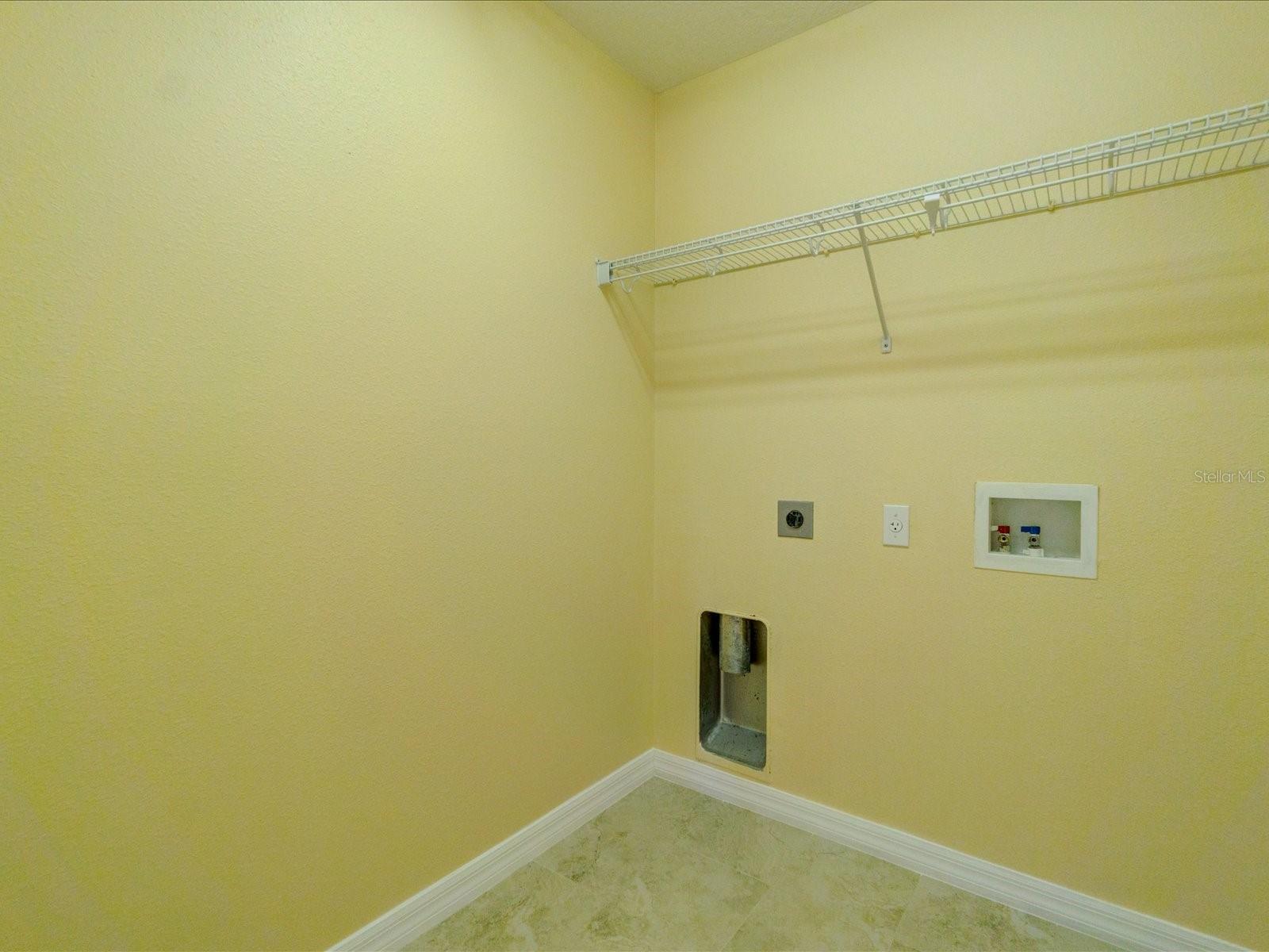 Image 28 of 30 For 17552 Queensland Street