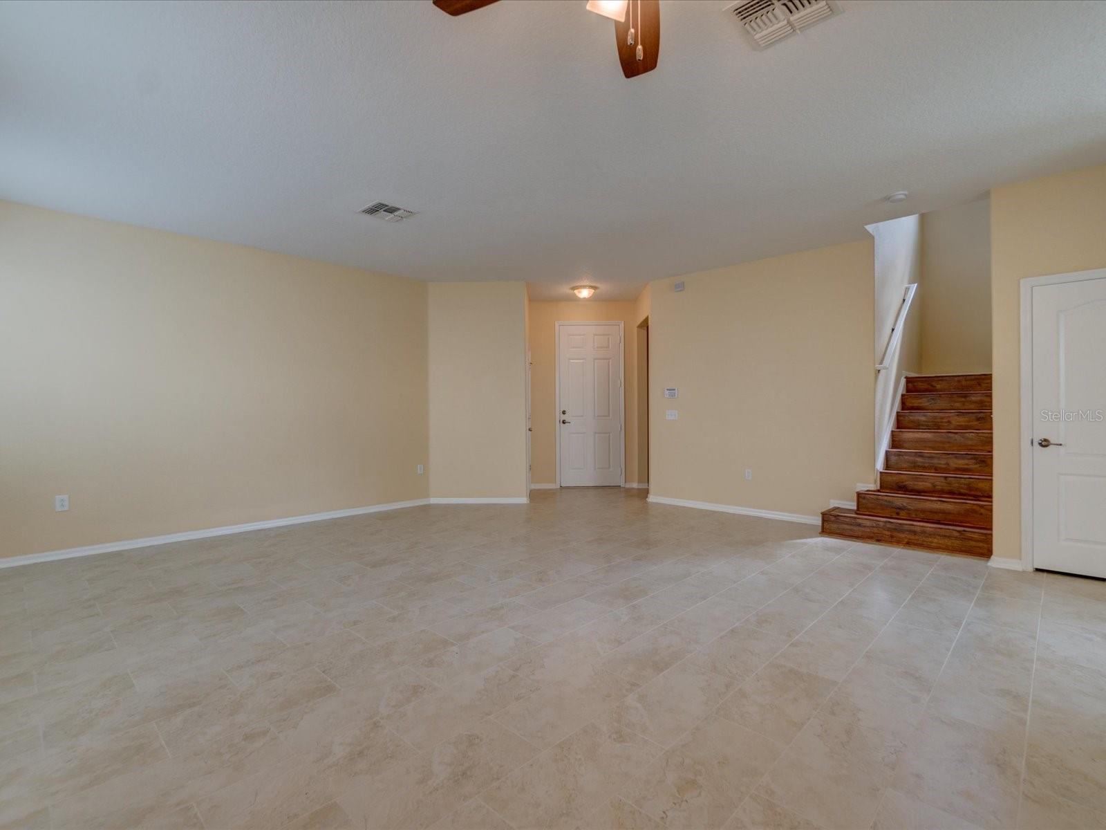 Image 3 of 30 For 17552 Queensland Street