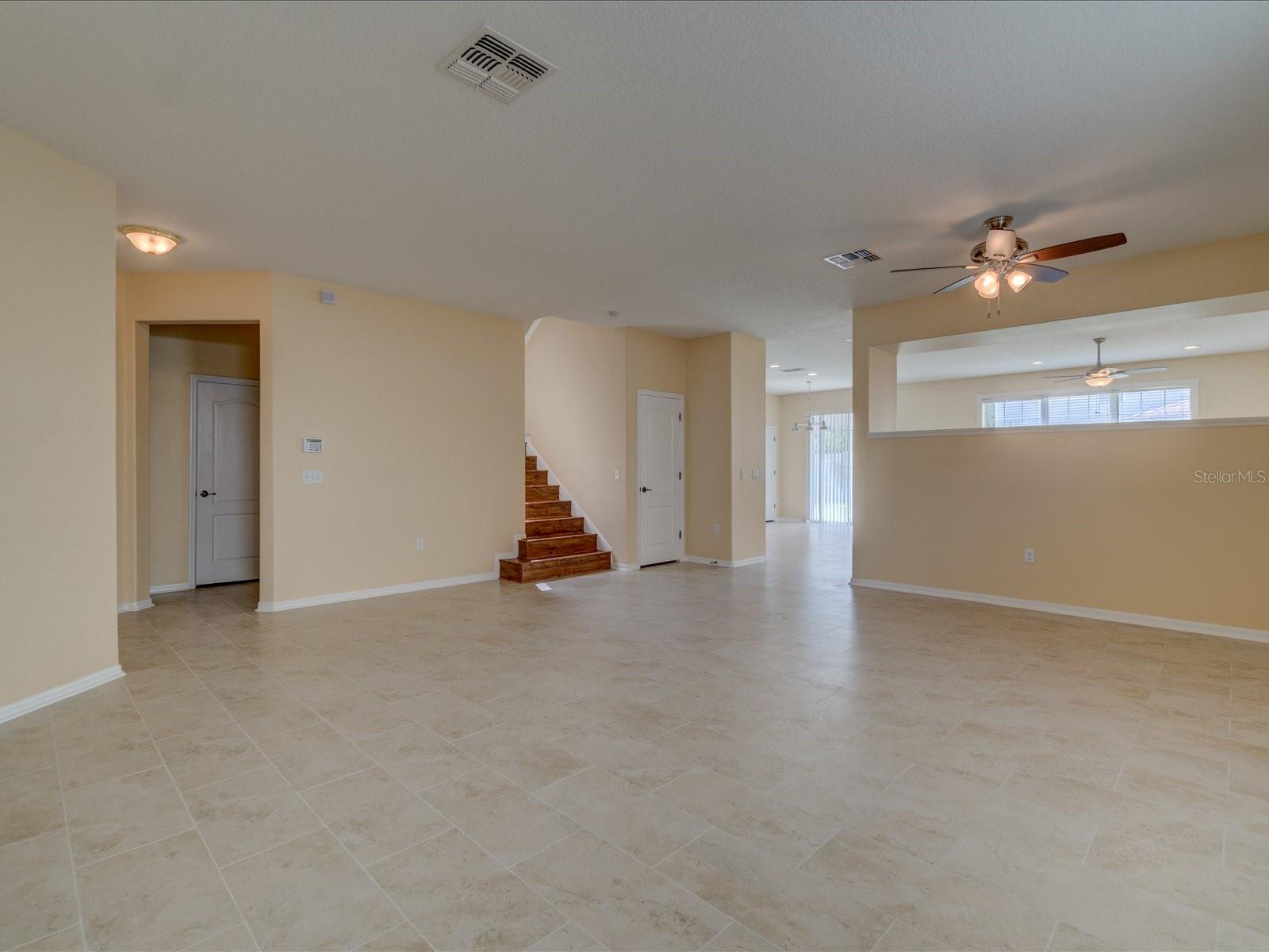 Image 5 of 30 For 17552 Queensland Street