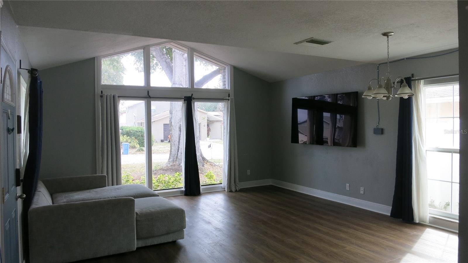 Image 8 of 52 For 7432 Oakvista Circle