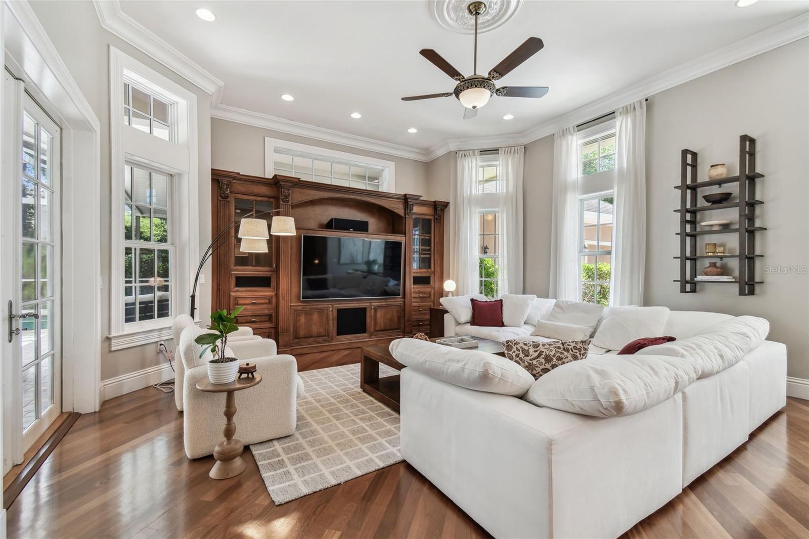 Listing photo id 8 for 704 Berrocales De Avila