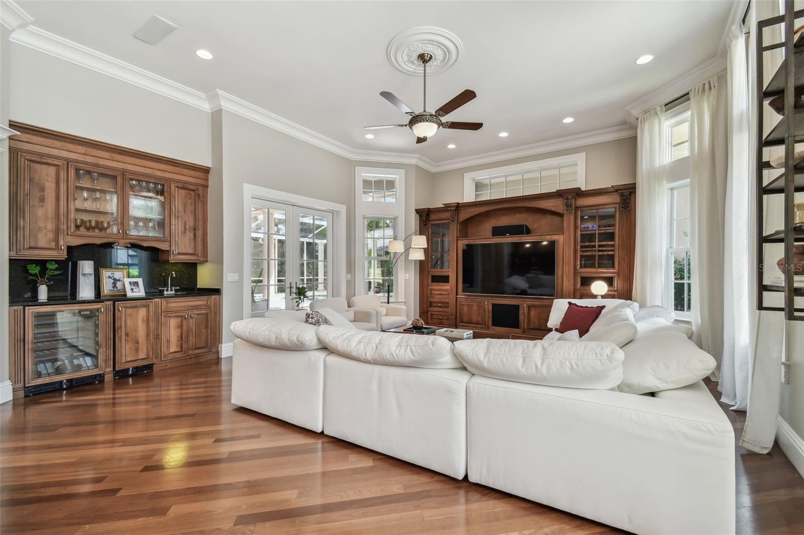 Listing photo id 9 for 704 Berrocales De Avila