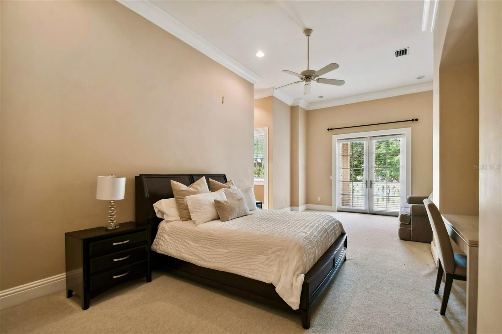 Listing photo id 36 for 704 Berrocales De Avila