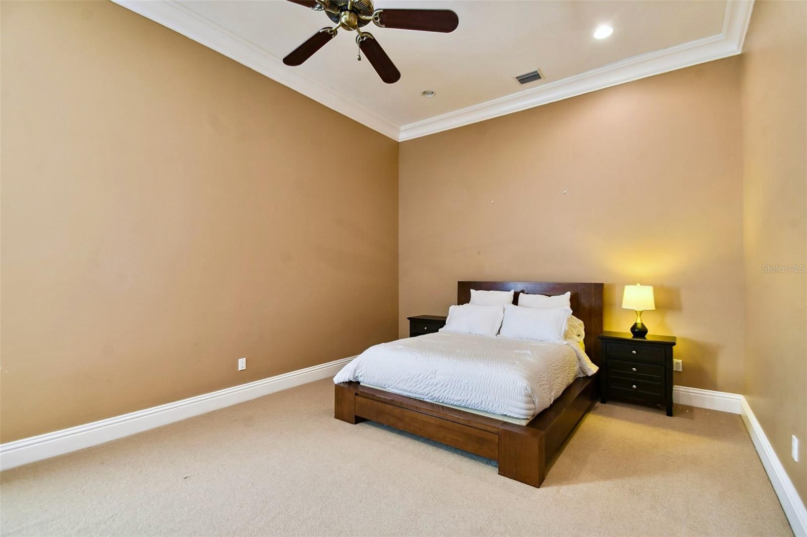 Listing photo id 39 for 704 Berrocales De Avila